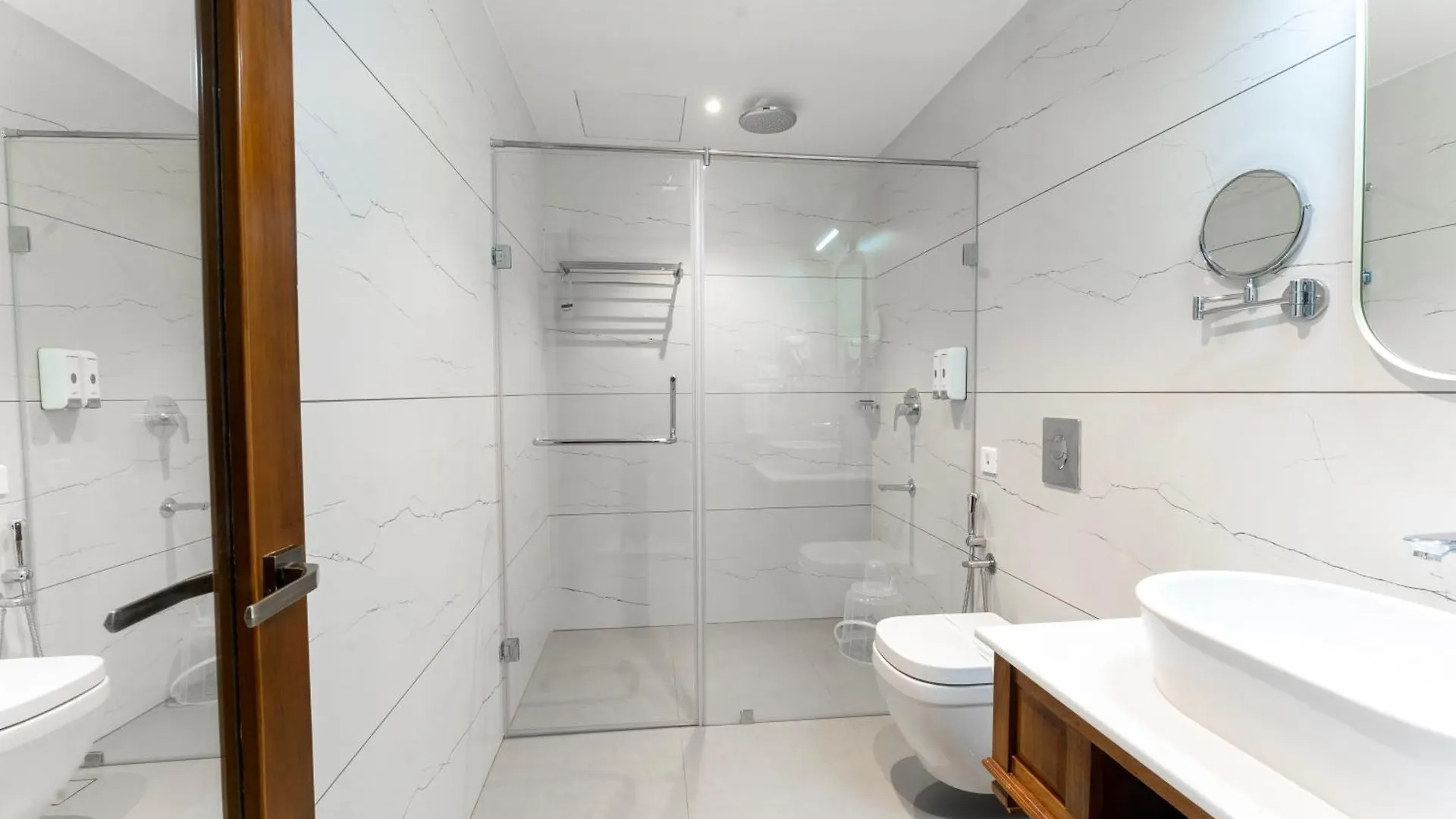 *****  מונאר Le Montfort Resort הודו