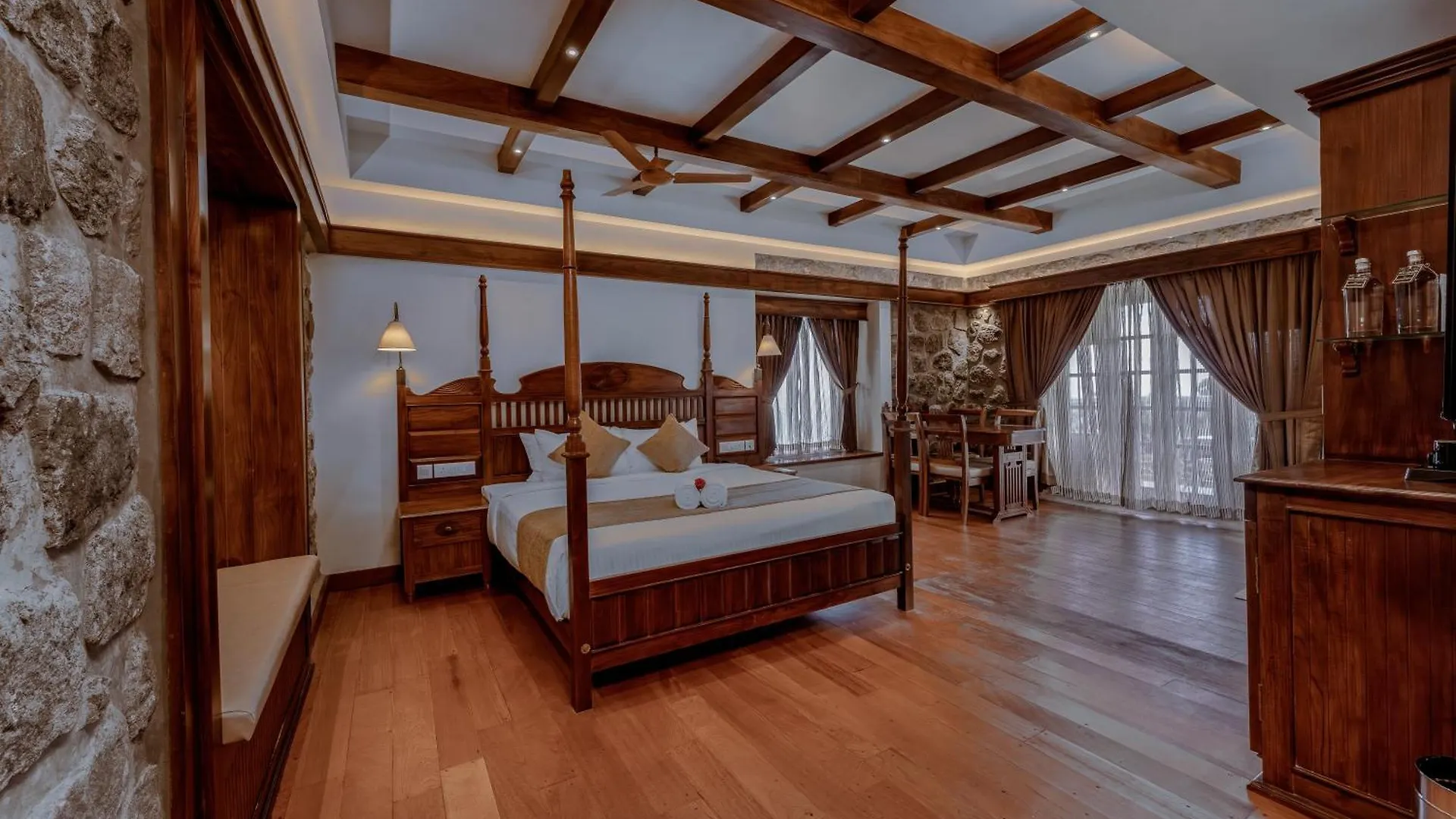 מונאר Le Montfort Resort