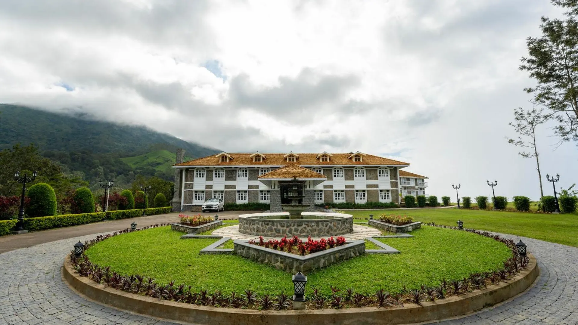 *****  מונאר Le Montfort Resort הודו
