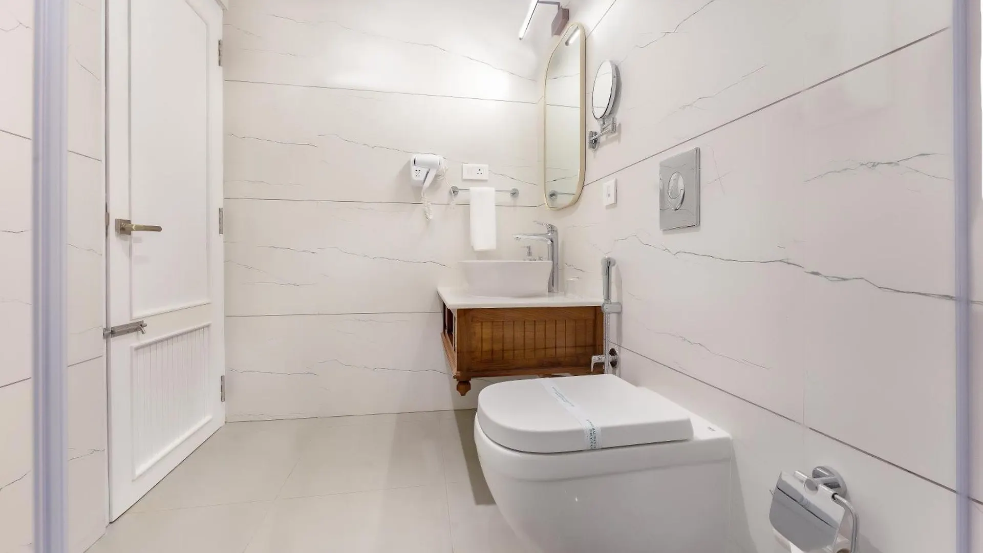 מונאר Le Montfort Resort 5*,  הודו