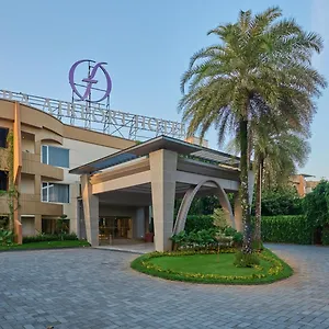 Flora Airport And Convention Centre Kochi מלון